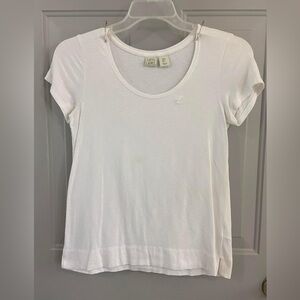 Lucy & Laurel white T-shirt size small
